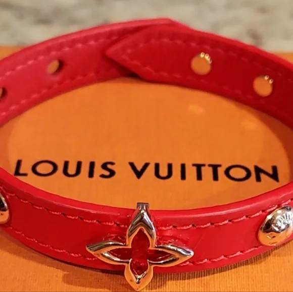Louis Vuitton Red Monogram Gold Flower Bracelet M6535 Size 17/ PRISTINE - Picture 1 of 5
